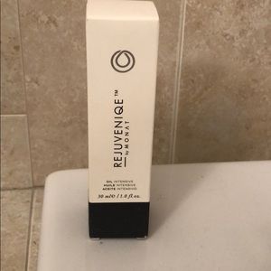 Monat rejuvenique oil